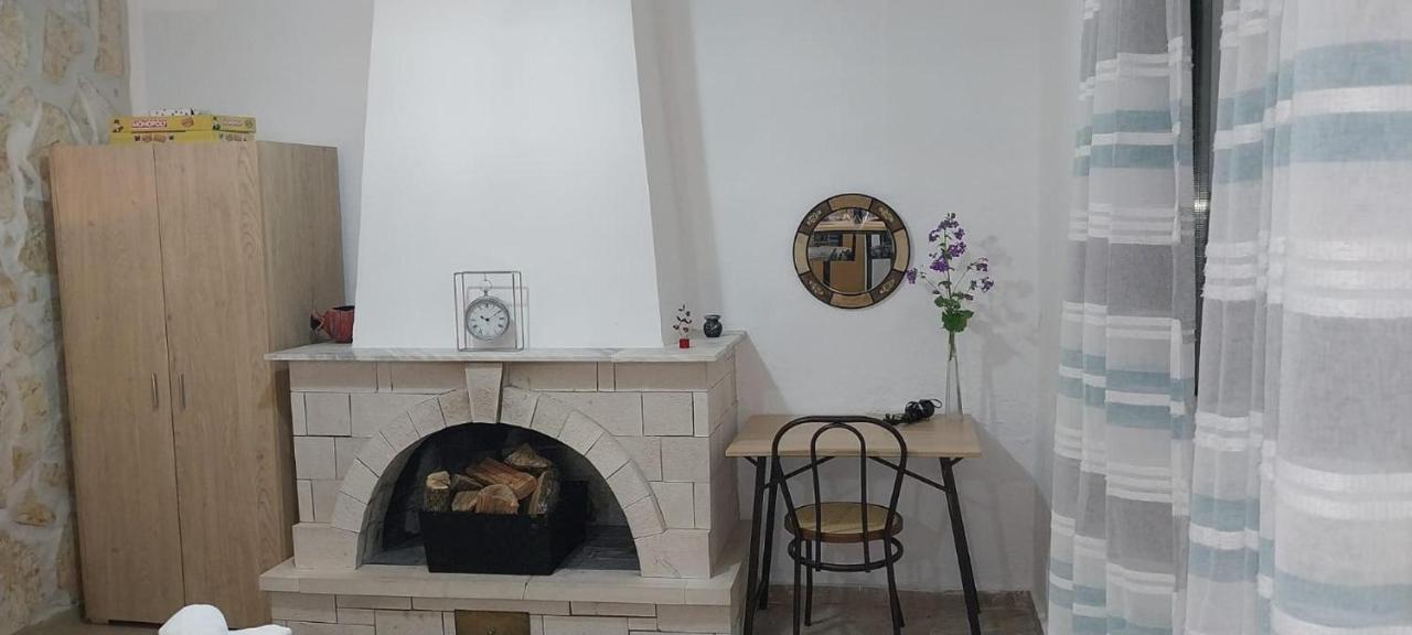 Lovely Studio In Strinilas With Its Own Pool Экстерьер фото
