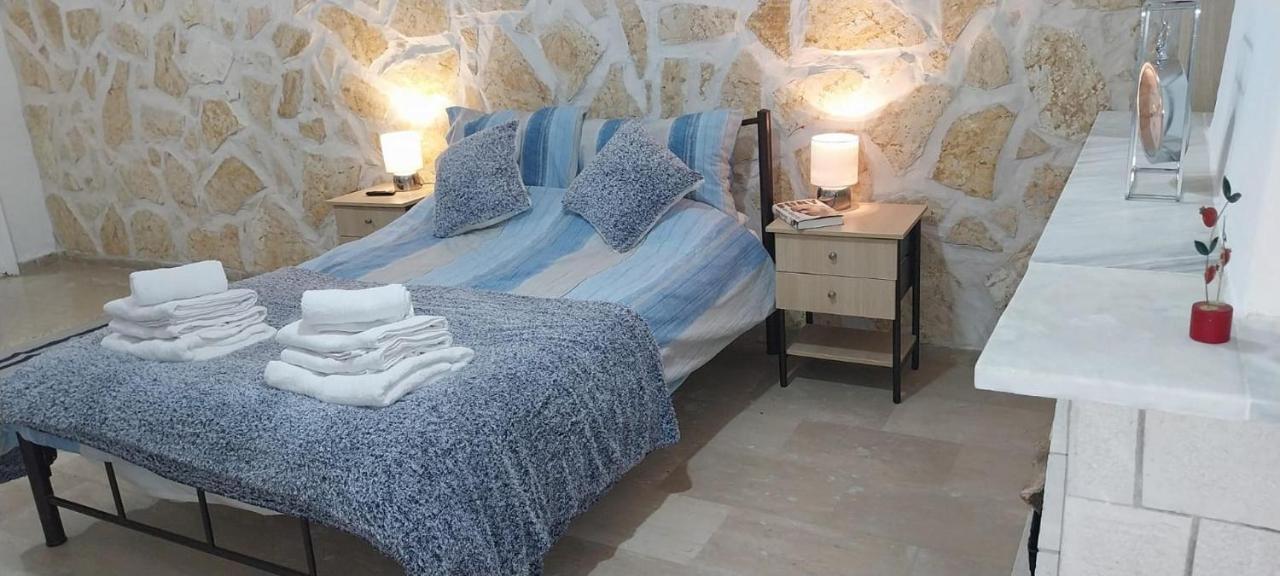 Lovely Studio In Strinilas With Its Own Pool Экстерьер фото
