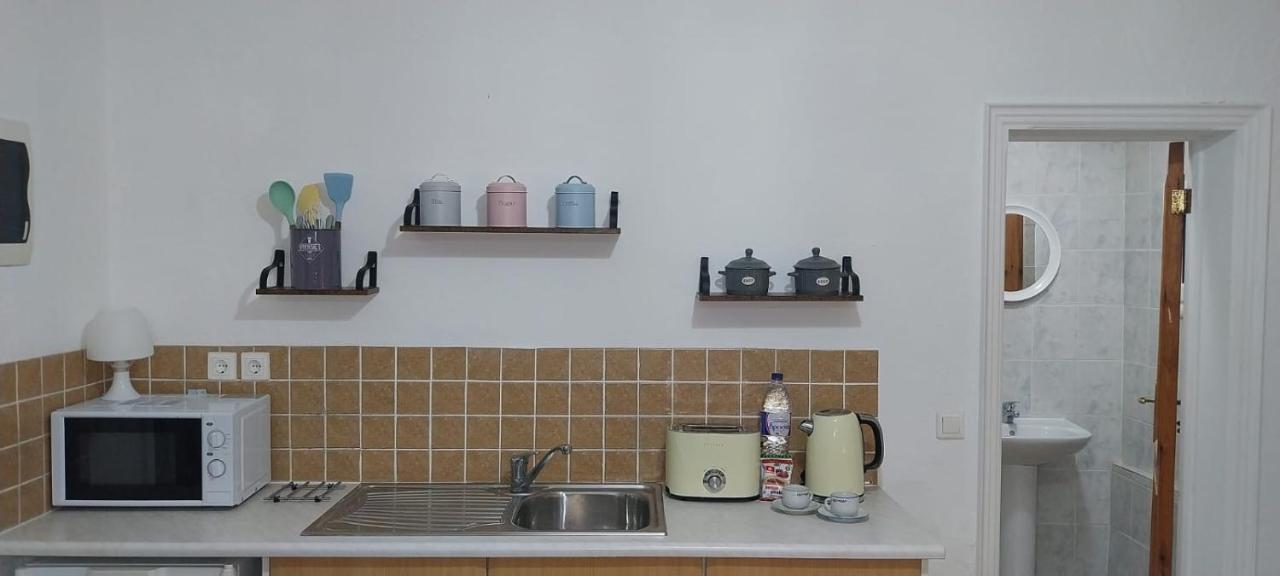 Lovely Studio In Strinilas With Its Own Pool Экстерьер фото